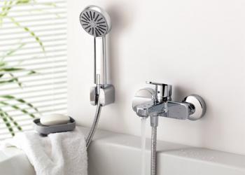 Как выбрать настенный смеситель для ванной и как его установить?